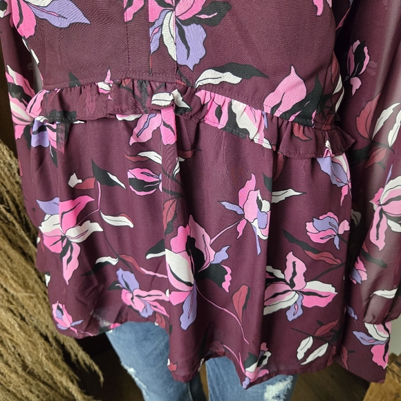 Lane Bryant Floral V-neck Peplum Blouse - Picture 5 of 15
